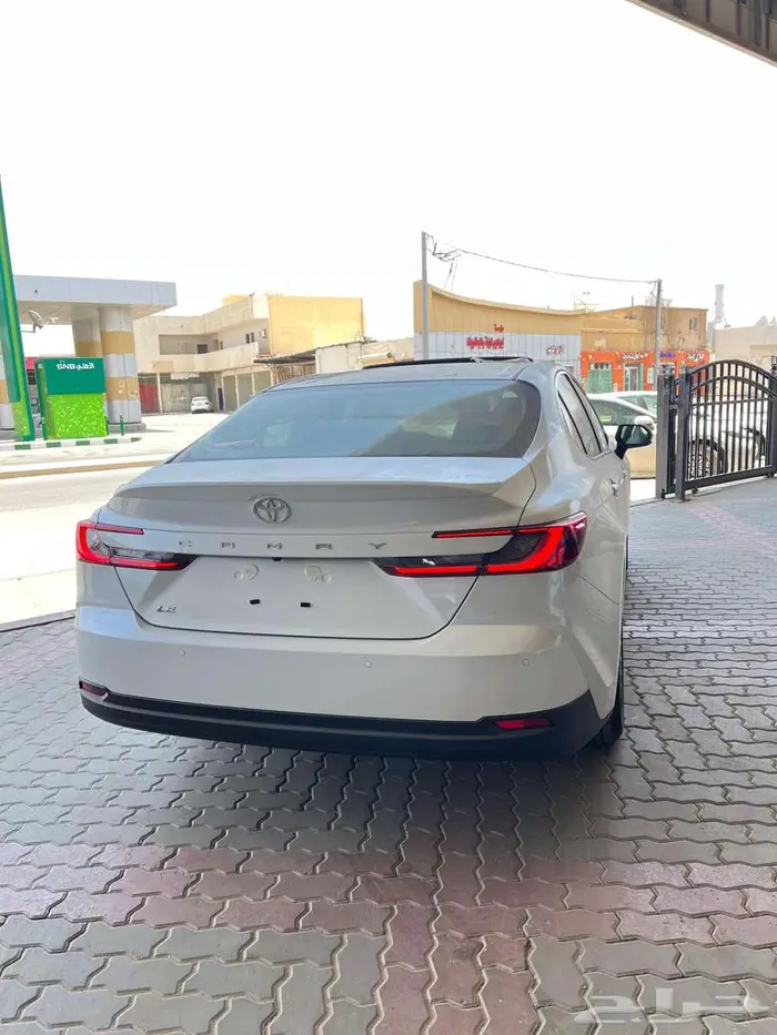 تويوتا كامري LE ابيض 2025 1