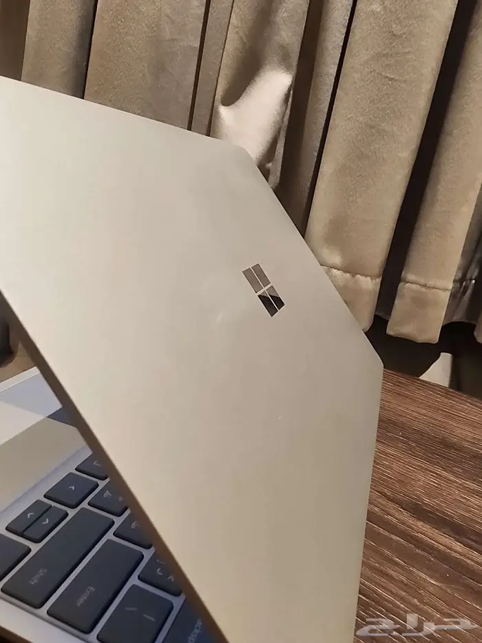 للبيع لابتوب سيرفس برو i5 الجيل العاشر 4
