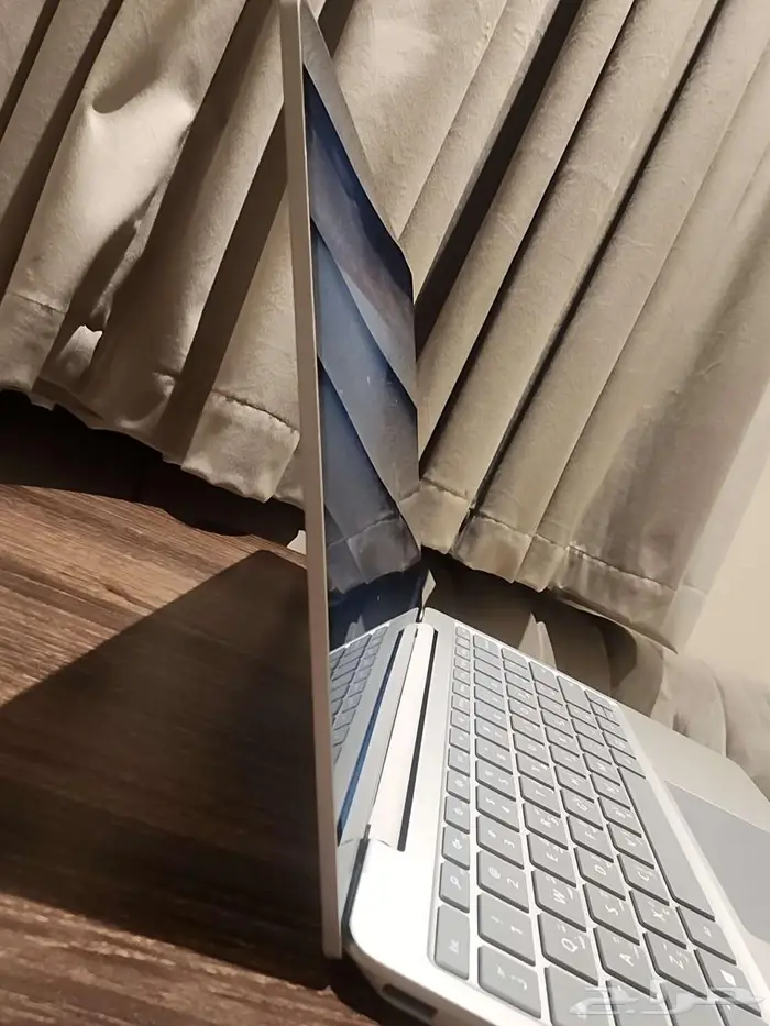 للبيع لابتوب سيرفس برو i5 الجيل العاشر 1