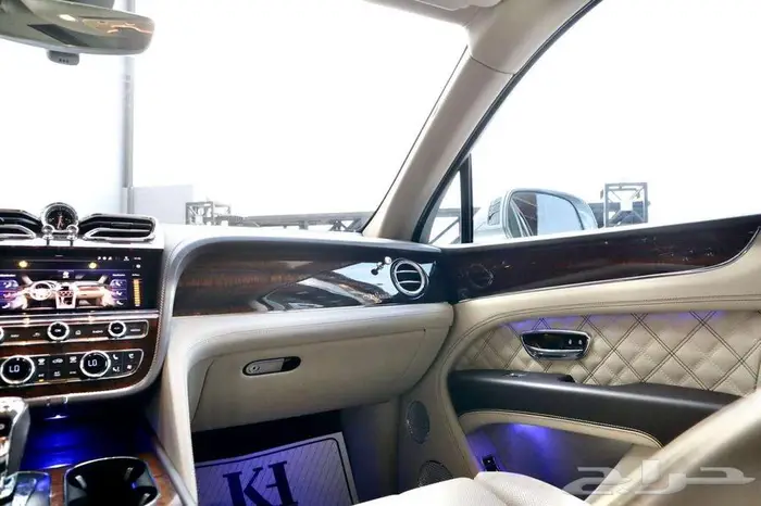 بنتلي بنتيقا V8 فريست اديشن 2021 23