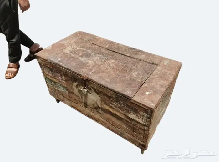 صندوق كبير قديم جدا.له أكثر من 50 سنة. خشبي وملبس بالصفائح 2