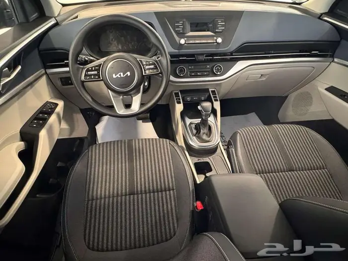 KIA CARENS كيا كارينز أل أكس 1.5 بنزين 2