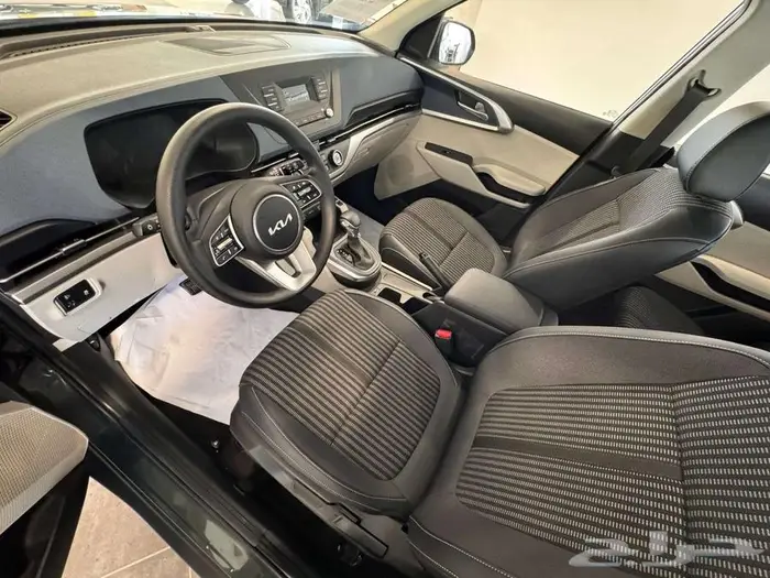 KIA CARENS كيا كارينز أل أكس 1.5 بنزين 1