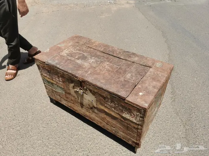 صندوق كبير قديم جدا.له أكثر من 50 سنة. خشبي وملبس بالصفائح 27