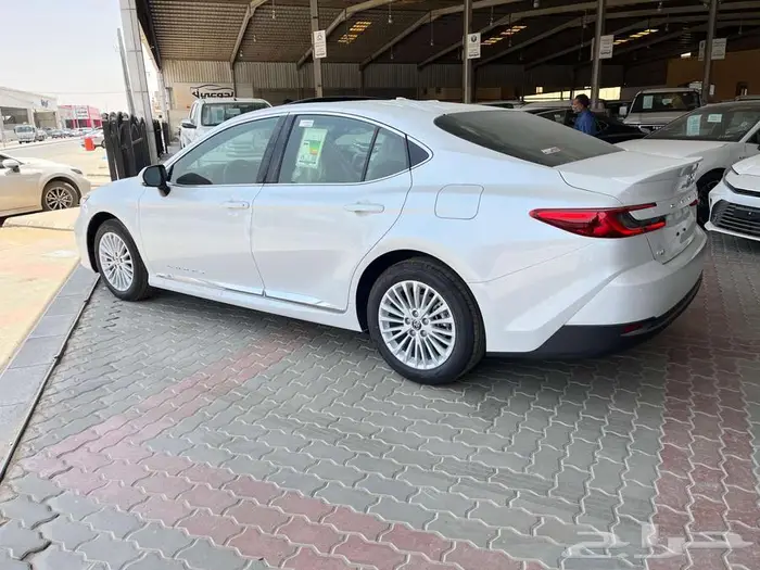 تويوتا كامري LE ابيض 2025 0