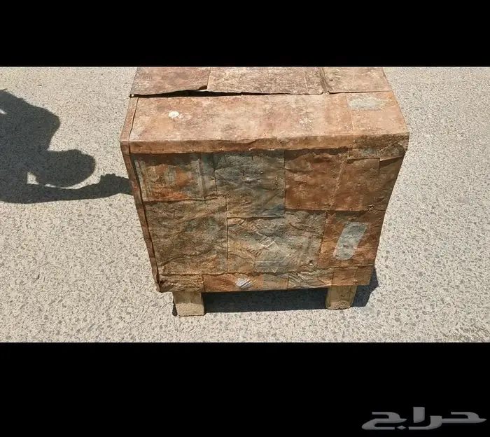 صندوق كبير قديم جدا.له أكثر من 50 سنة. خشبي وملبس بالصفائح 23