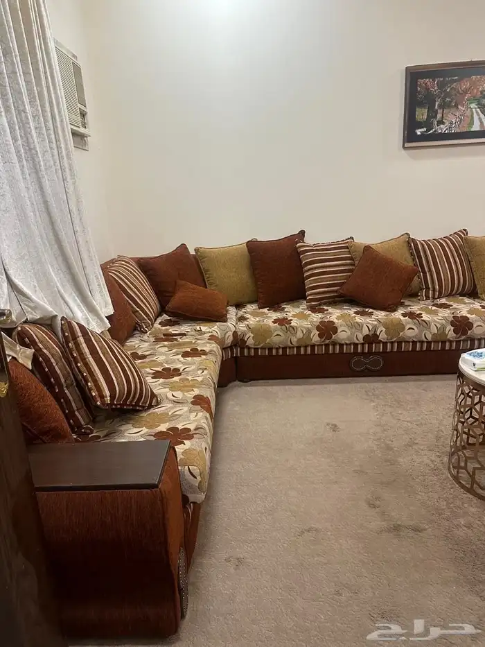 كنب شبه جديد استخدام قليل جدا خالي من أي عيوب نظيف جدا 0