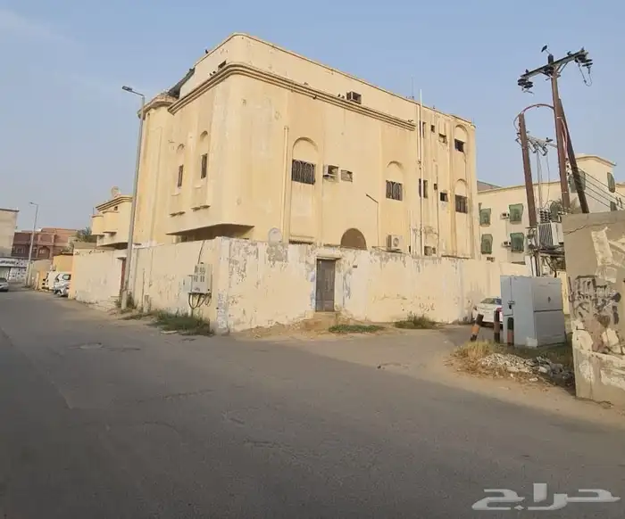 عمارة سكنية 3 أدوار للبيع في البديع والقرفي بمحافظة أبوعريش 0