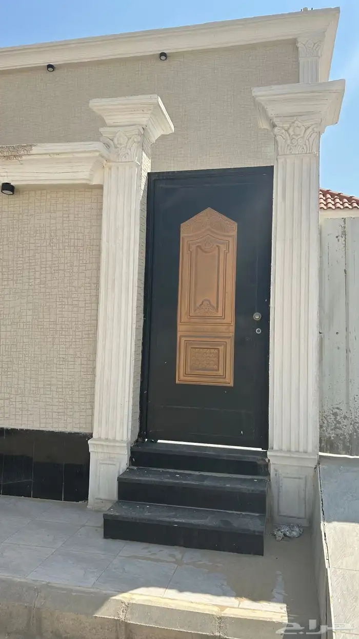ثلاث اطارات ابواب حديد 1