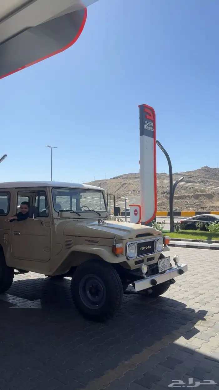 للبيع جيب ربع موديل 82مجدد بالكامل رقم القطعه 2