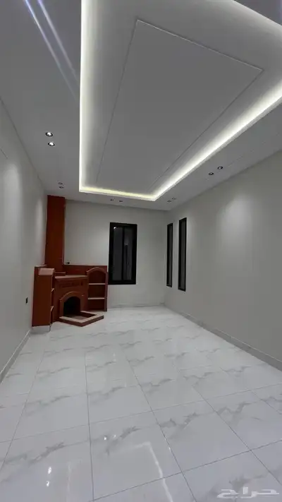 للبيع روف علوي مع ملحق مقابل مطار ابها بسعر مناسب جدا 1