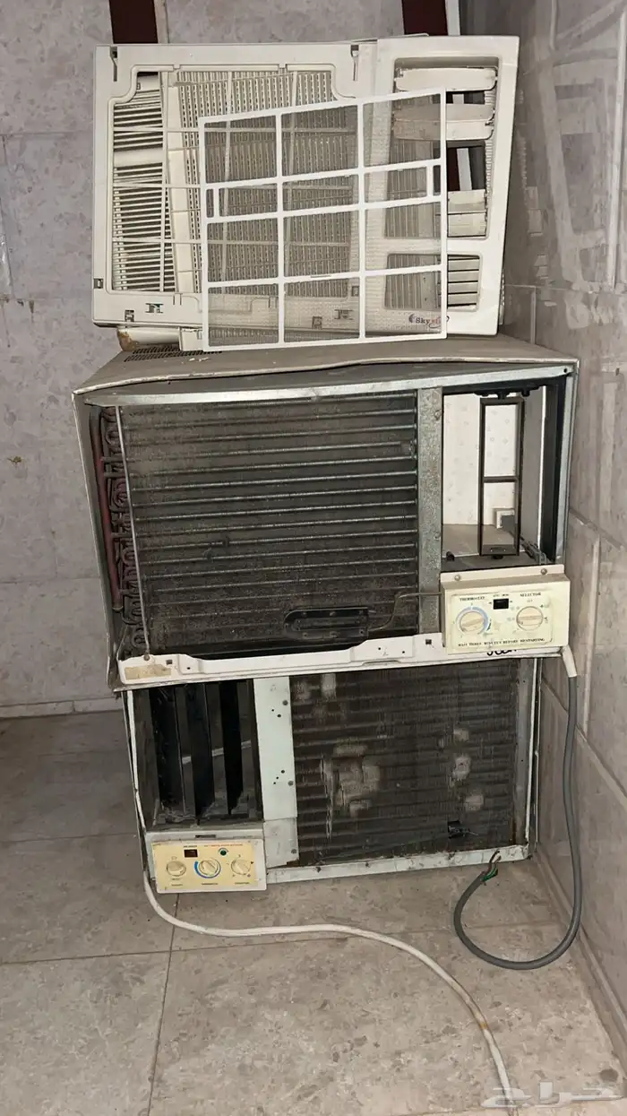 سرير نوم وثنين مكيفات شباك للبيع 1