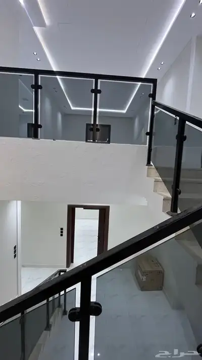 للبيع روف علوي مع ملحق مقابل مطار ابها بسعر مناسب جدا 0