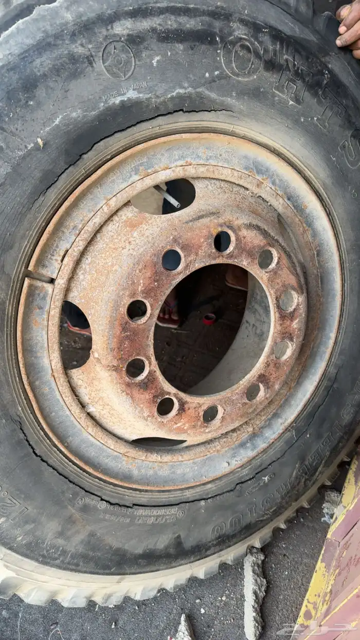 برامك وشقف وجنوط 24 للبيع وعدد 8 كفرات وجنوط مقاس جنط 20 9