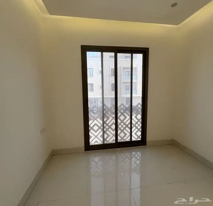 شقة جديدة للبيع بحي العوالي 17