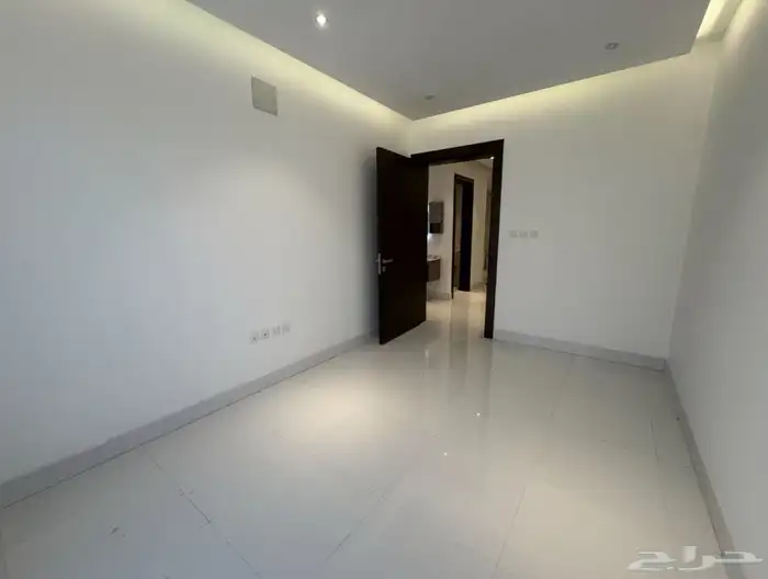 شقة جديدة للبيع بحي العوالي 8