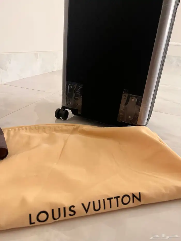 شنطة سفر لويس فيتون 55 سم داخل الطائرة LOUIS VUITTON مميزة 12