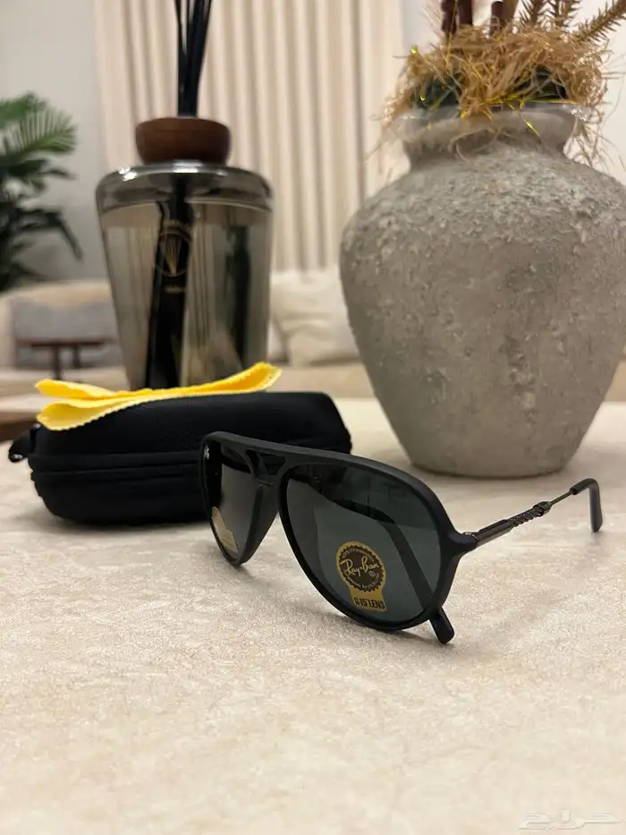 لعشاق النظارات 52