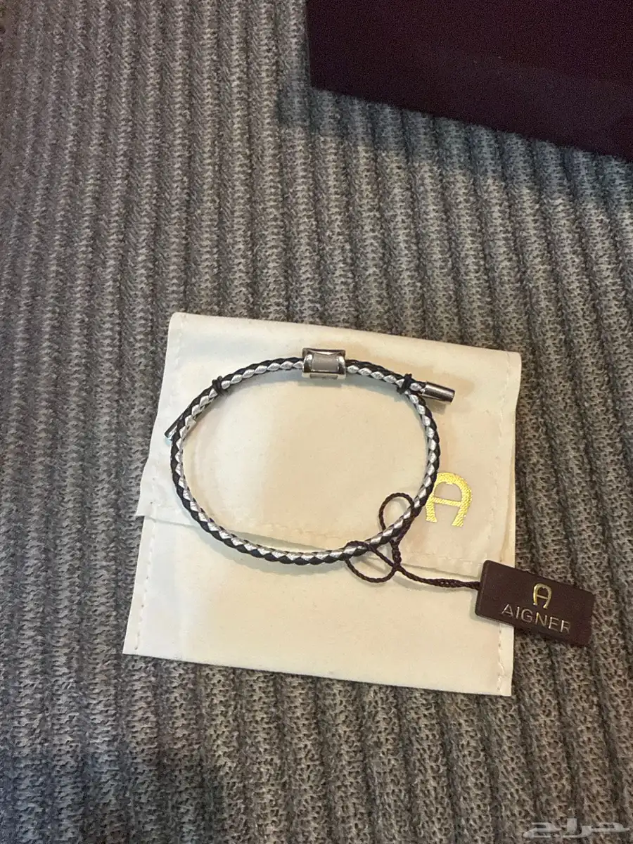 سواره اقنر AIGNER 0