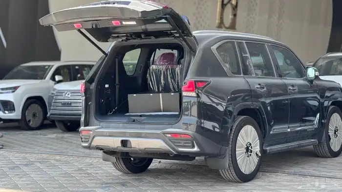 لكزس LX600 BB فل وارد البريمي موديل 2025 4