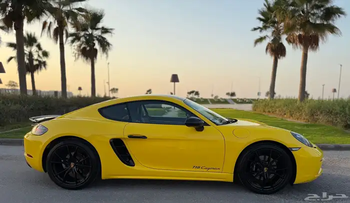 Porsche 718 Cayman 2017 1
