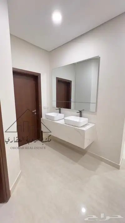 للبيع فيلا نص ارض ثلاث ادوار  تبوك حي  الريان 7