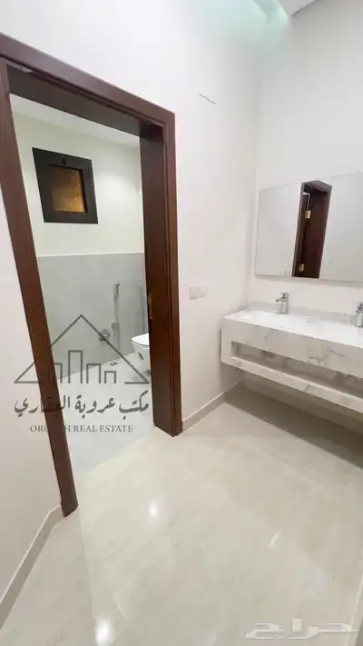 للبيع فيلا نص ارض ثلاث ادوار  تبوك حي  الريان 5