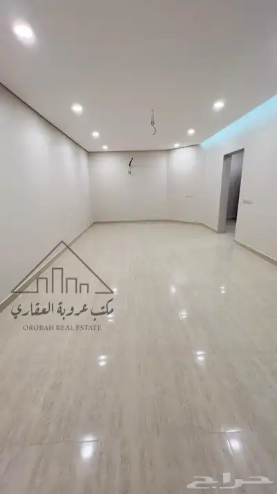 للبيع فيلا نص ارض ثلاث ادوار  تبوك حي  الريان 4