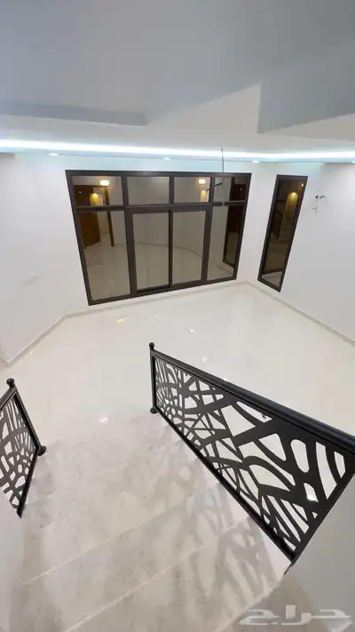 للبيع فيلا نص ارض ثلاث ادوار  تبوك حي  الريان 3