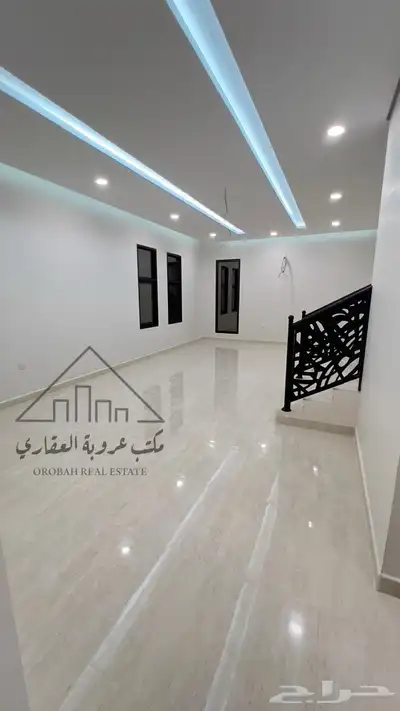للبيع فيلا نص ارض ثلاث ادوار  تبوك حي  الريان 11