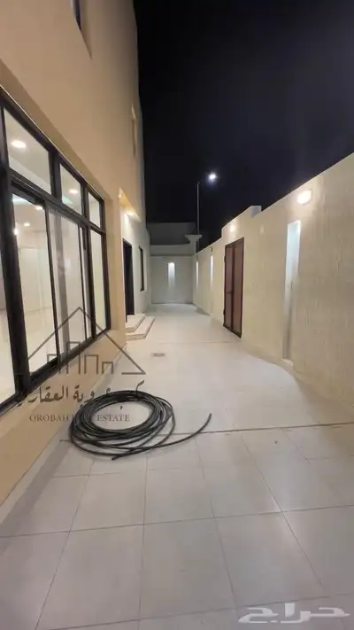 للبيع فيلا نص ارض ثلاث ادوار  تبوك حي  الريان 1