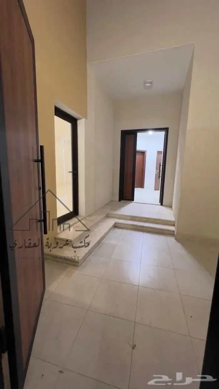 للبيع فيلا نص ارض ثلاث ادوار  تبوك حي  الريان 2