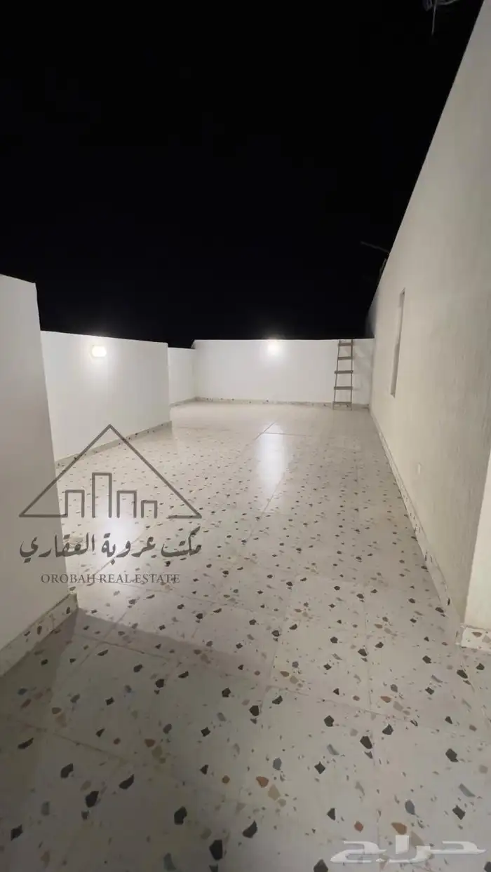للبيع فيلا نص ارض ثلاث ادوار  تبوك حي  الريان 21