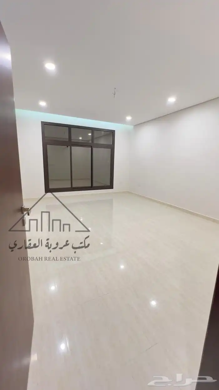 للبيع فيلا نص ارض ثلاث ادوار  تبوك حي  الريان 17