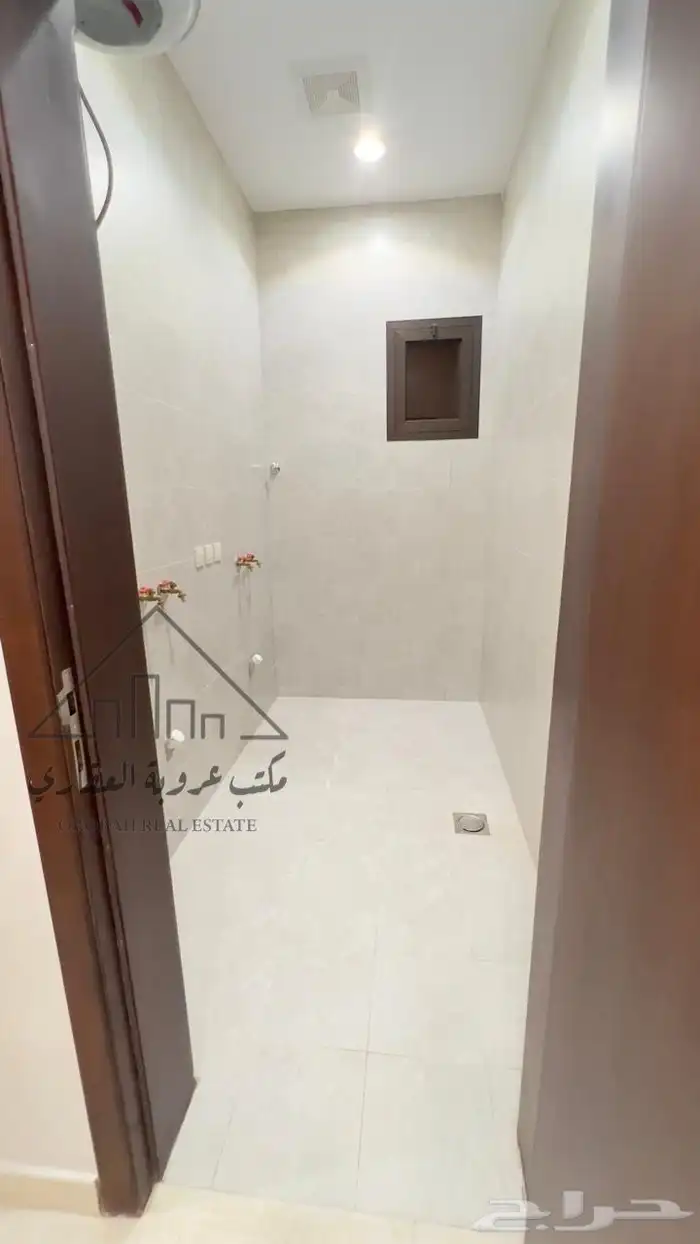 للبيع فيلا نص ارض ثلاث ادوار  تبوك حي  الريان 19