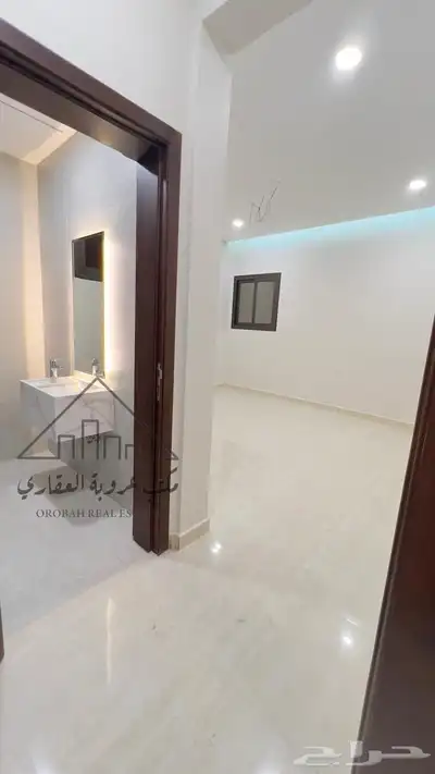 للبيع فيلا نص ارض ثلاث ادوار  تبوك حي  الريان 23