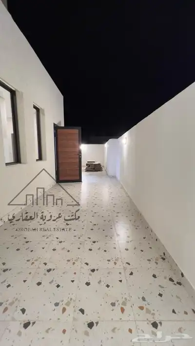 للبيع فيلا نص ارض ثلاث ادوار  تبوك حي  الريان 22