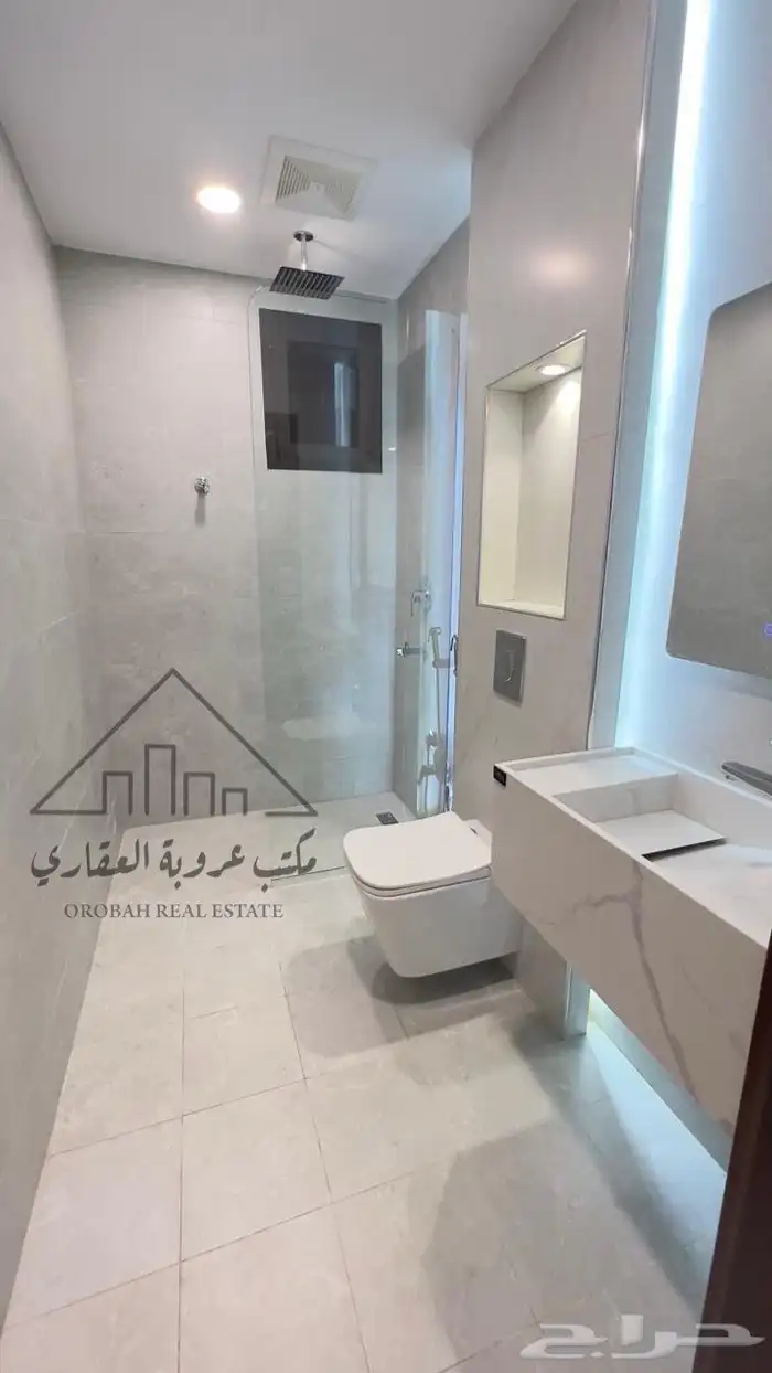 للبيع فيلا نص ارض ثلاث ادوار  تبوك حي  الريان 12