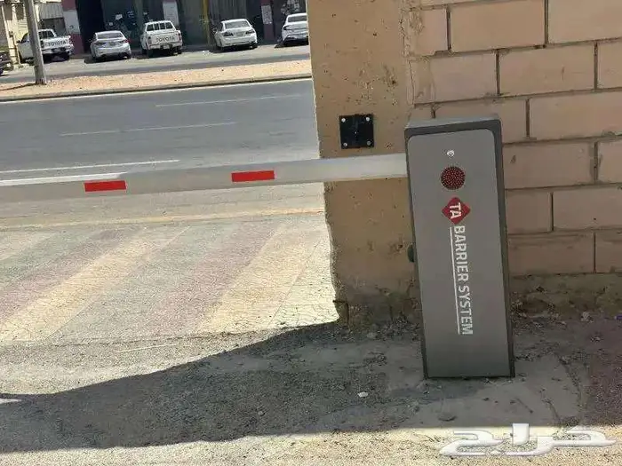 ذراع امني للتحكم في دخول وخروج السيارات 0