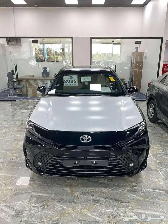 كامري بنزين LE نص فل فتحة 2025 جميع الالوان 2