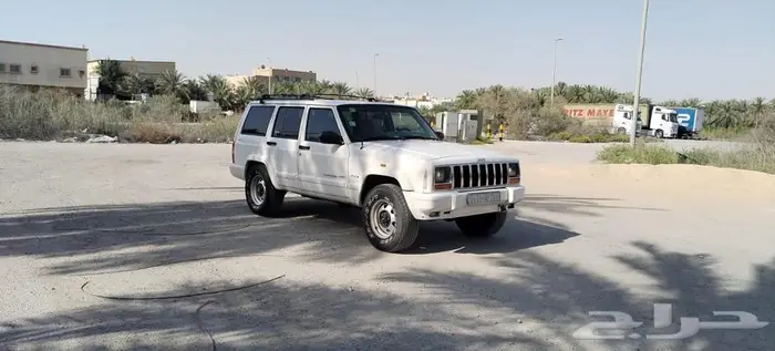 للبيع جيب شيروكي موديل 2001 قير وزجاج تماتيك 2