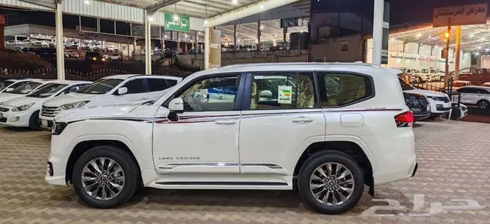 تويوتا لاند كروزر GXR L5 بنزين خليجي ممشي 1900 م 2025 1