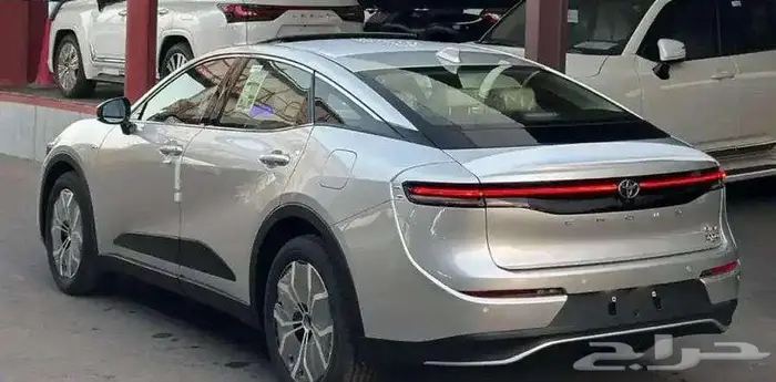 تتوفر تويوتا كراون 2025 لمبيعات النقد والبنك بدون ارباح 21