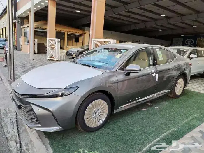 كامري بنزين LE نص فل فتحة 2025 جميع الالوان 4