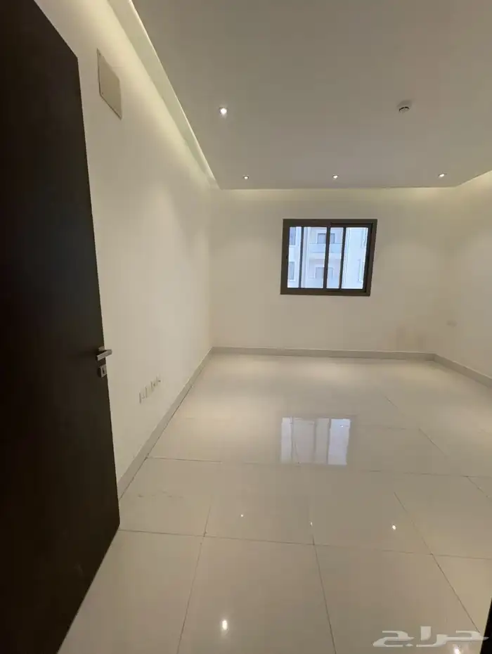 شقة جديدة للبيع بحي العوالي 12
