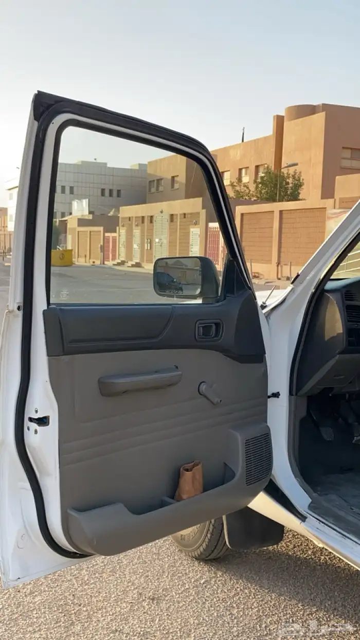 شاص نيسان 2002. (. تم البيع. ) 4