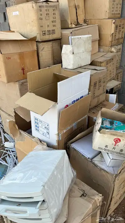 السلام عليكم اصحاب المكاتب عندي اغراض بكراتينها للبيع 0