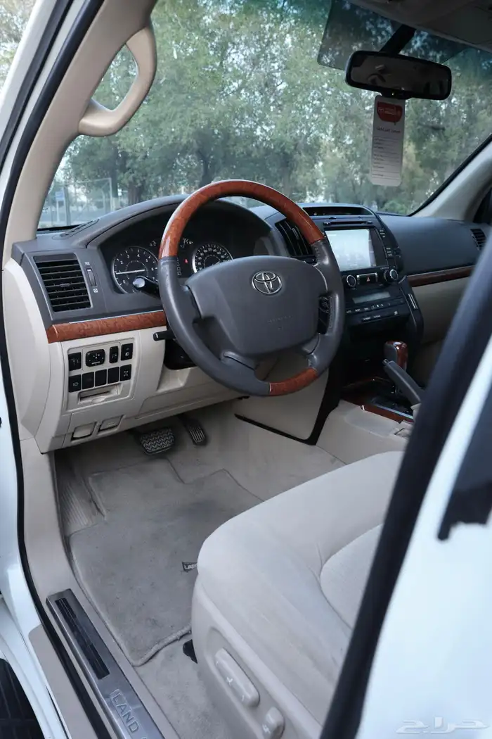 لاندكروزر 2013 V8 رقم 3 GXR تم البيع 8