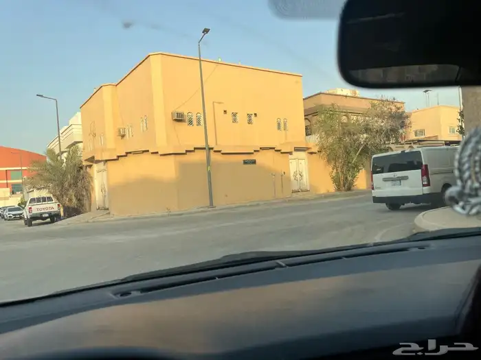فله للبيع مساحه 500 شارعين شمالي غربي عرض الشارع 15 0