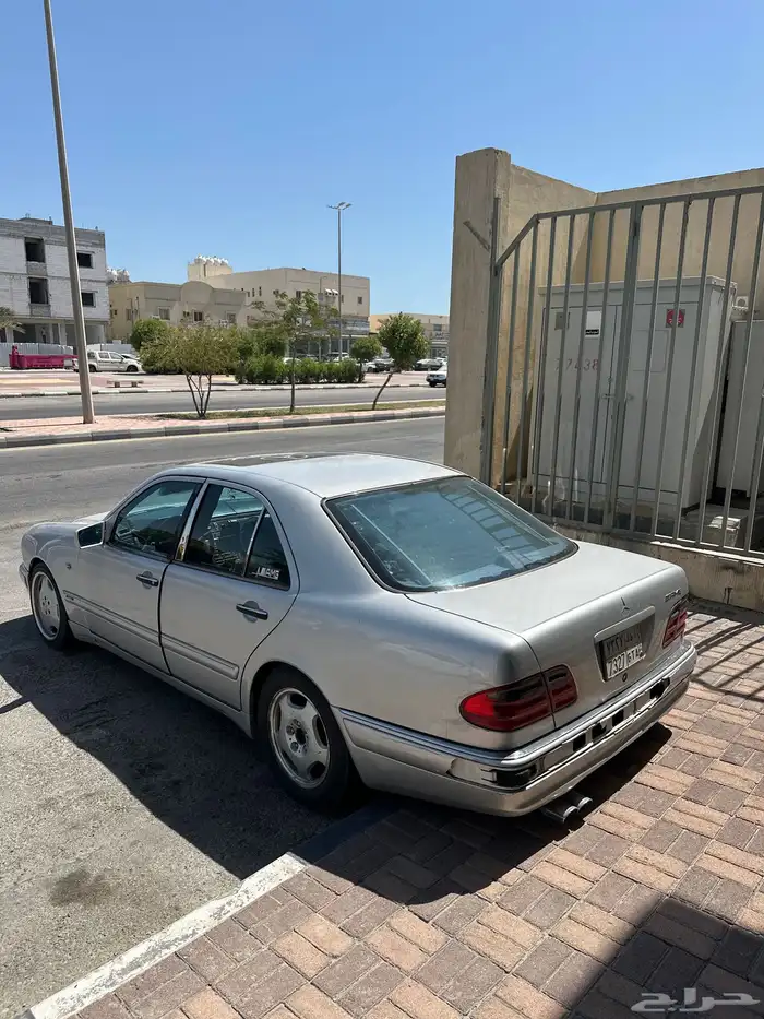 مرسدس ابو عيون 210 3